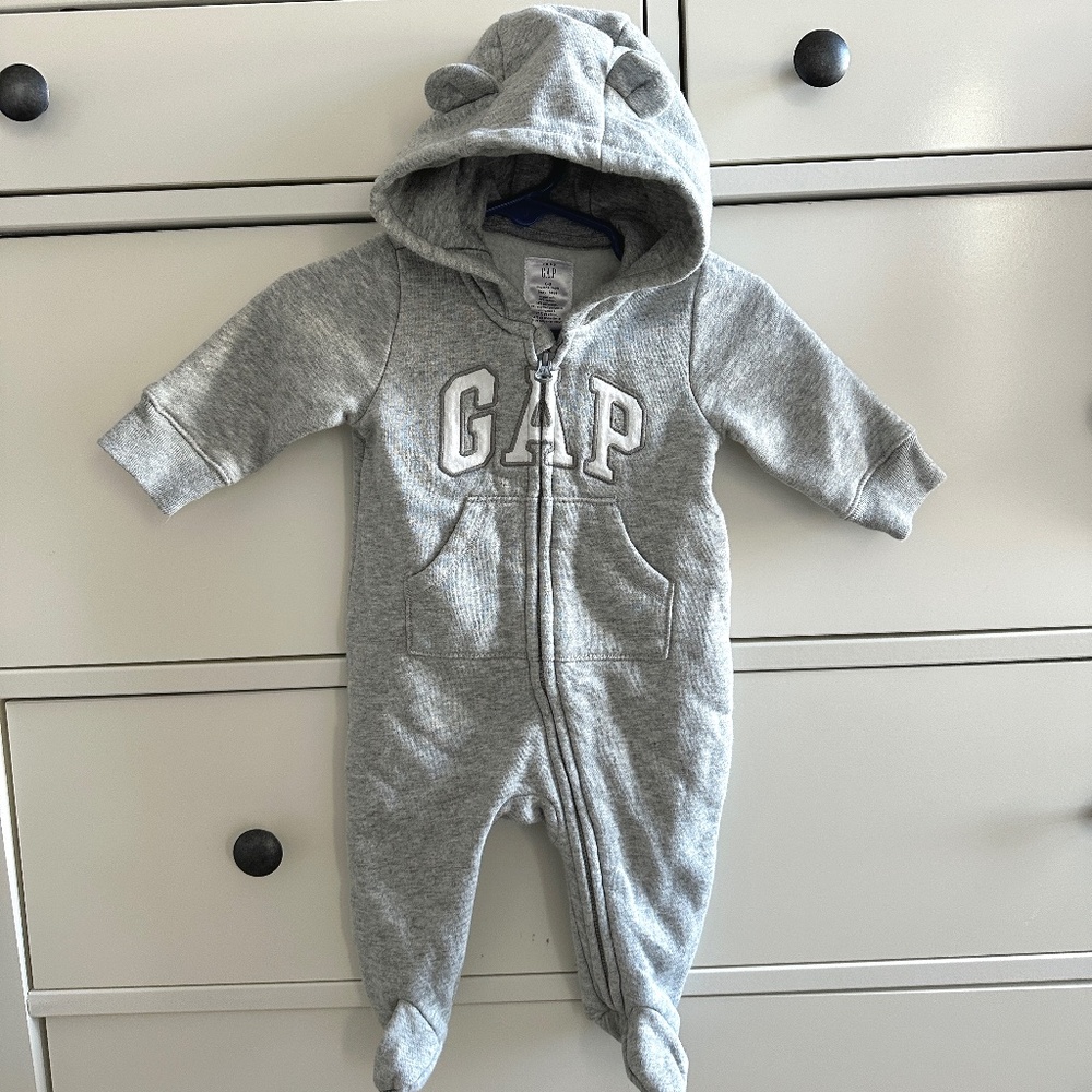 NWOT Baby Gap Gray Footie Bunting Suit One Piece 0-3